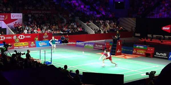 Bikin Antonsen Jatuh Bangun Shi Yu Qi Juara Indonesia Open